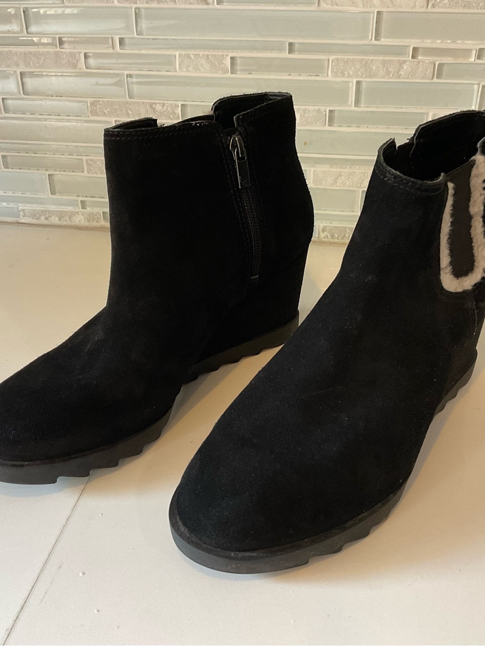 Koolaburra by UGG Yonela black suede wedge ankle boots